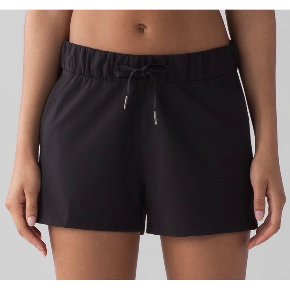 Lululemon On The Fly Woven Short Black Drawstring Casual Athletic Size 12 E2